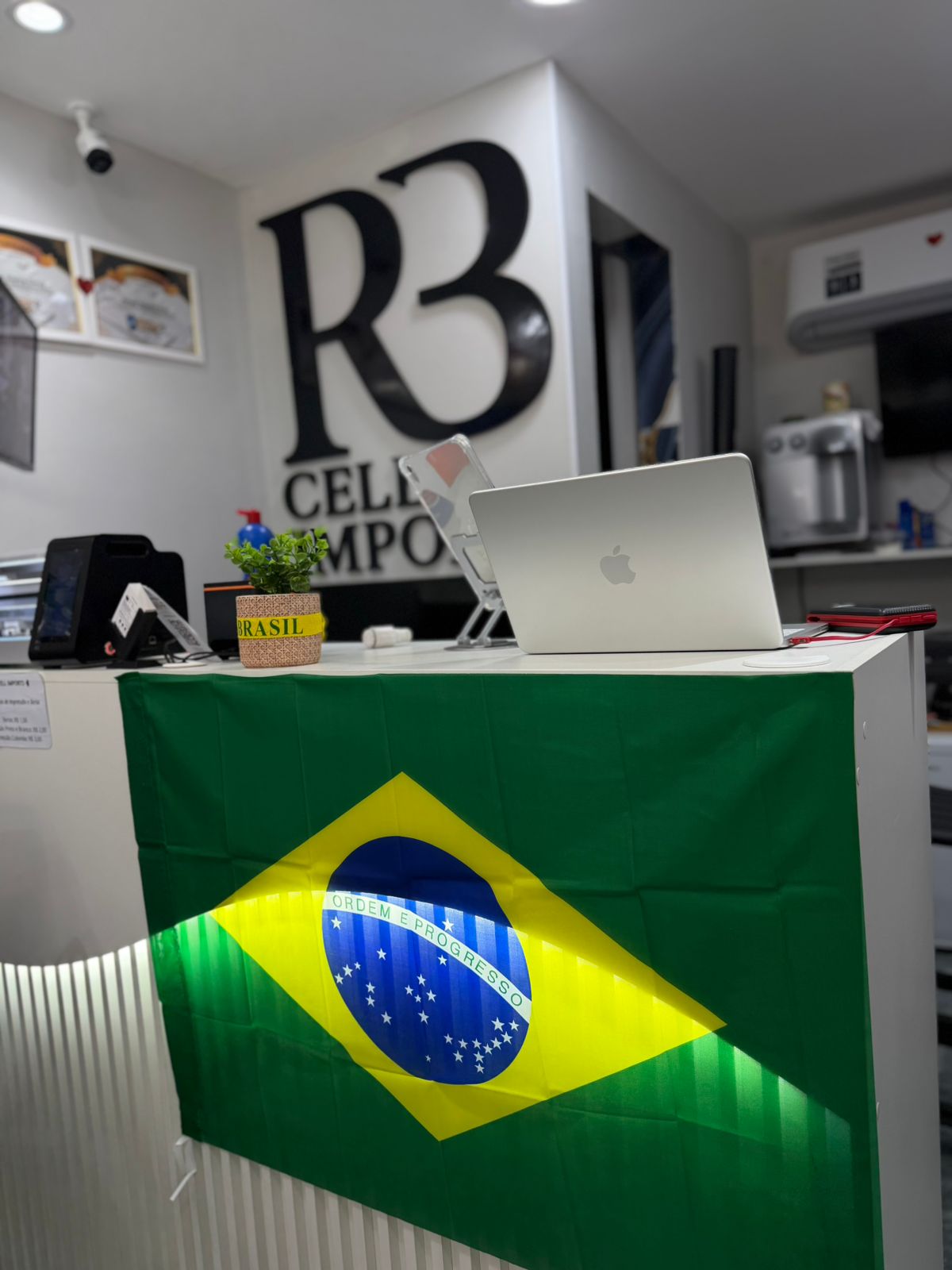 Atendimento na loja RB Cell Imports